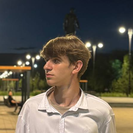 Максим Леонов